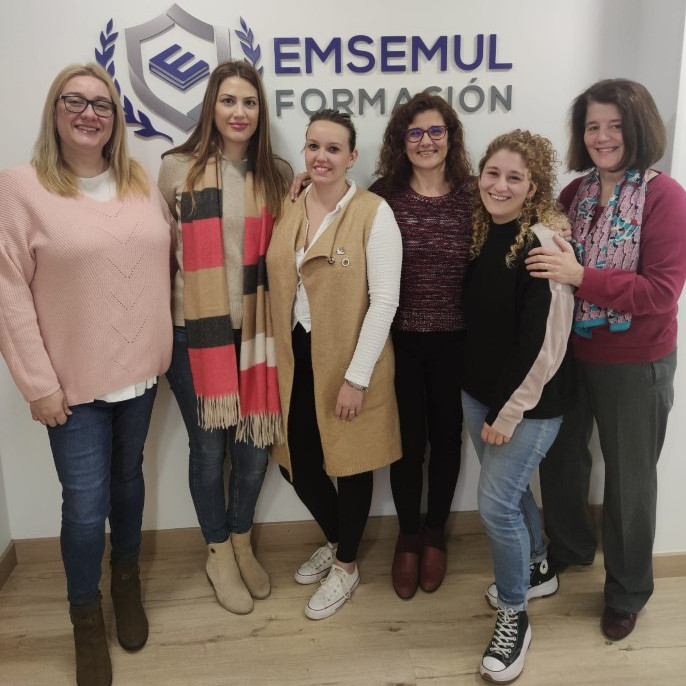 FOTO CONJUNTA DE TODO EL EQUIPO DE OFICINA